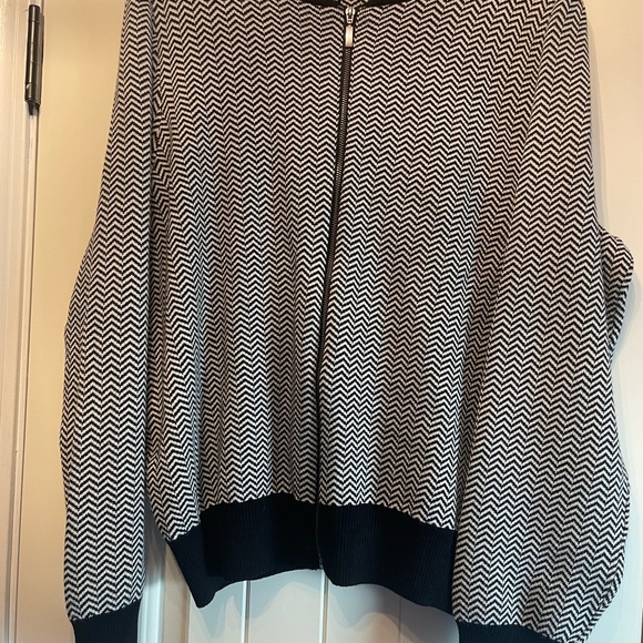 Black and White Zigzag Patterned Jacket - Picture 1 of 4
